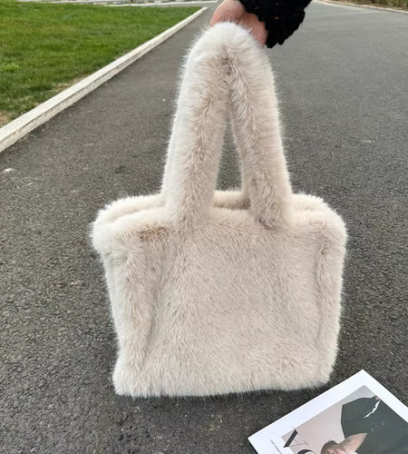 Designer Fluffy Plush Shoulder Bag Warm Faux Mongolian Fur Handbags for Women Brands Large Hobo Shopper Heart Shaped Purses